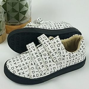 Akid Shoes Size 2